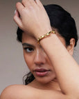 Gehamerde organische massieve bangle