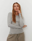 SNOS433 Top L/S Light Grey Striped