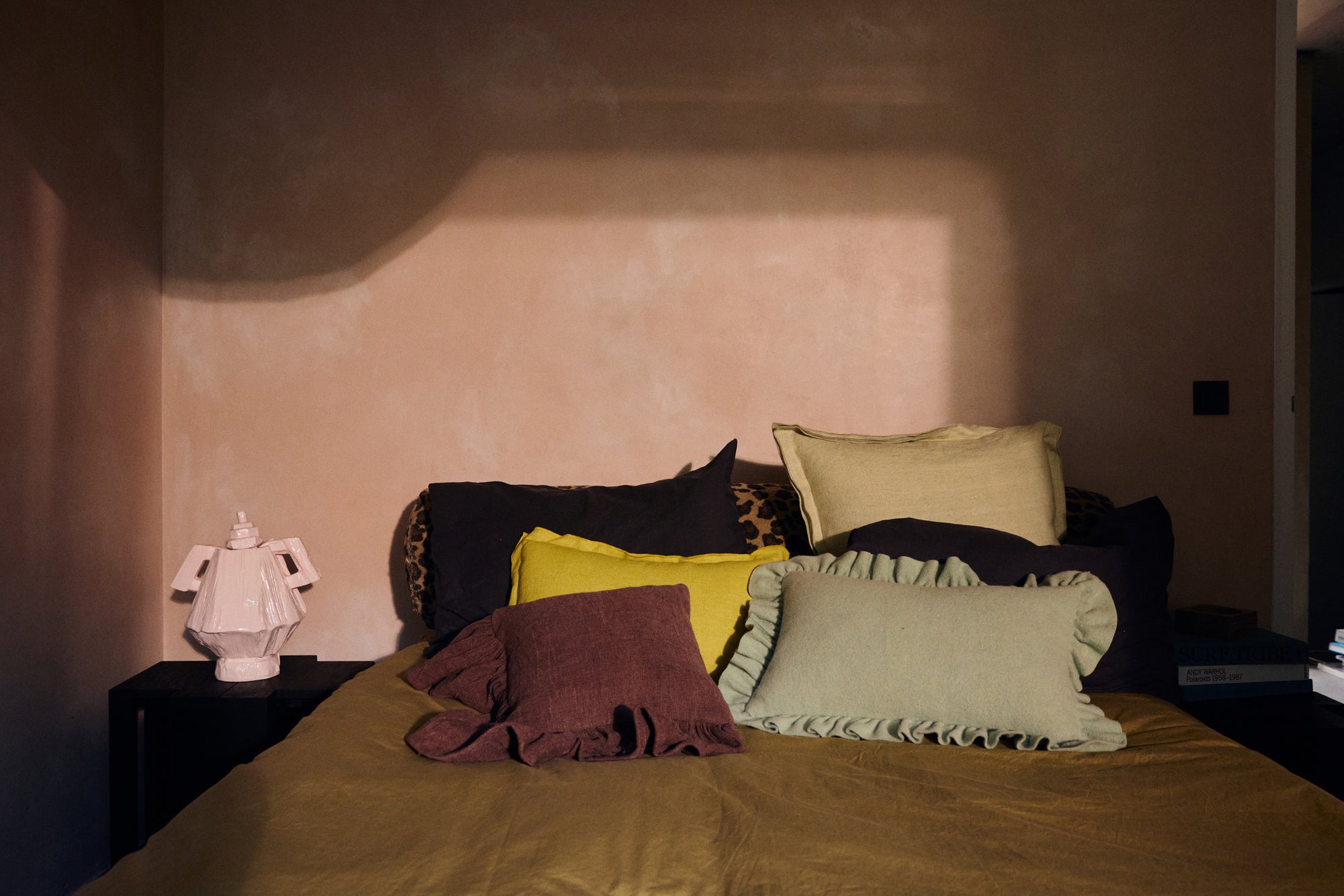 Ruffle cushion, chestnut 50x50cm