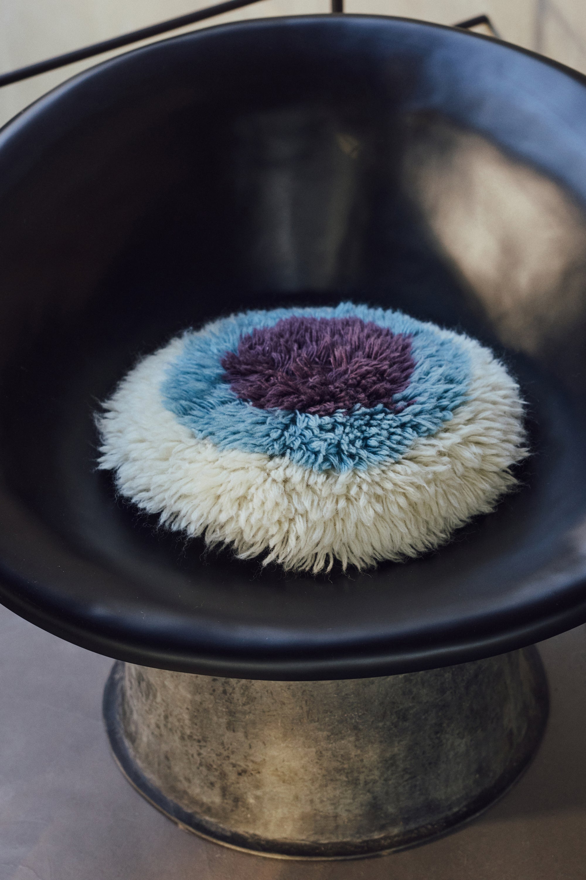 Fluffy cushion, eye catcher 40x40cm