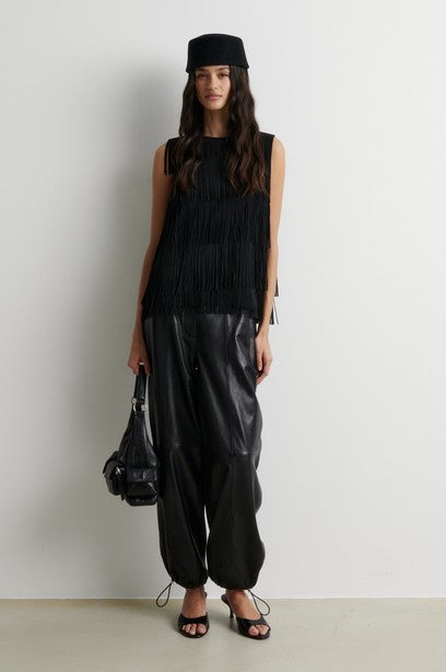Dancing Top, Black