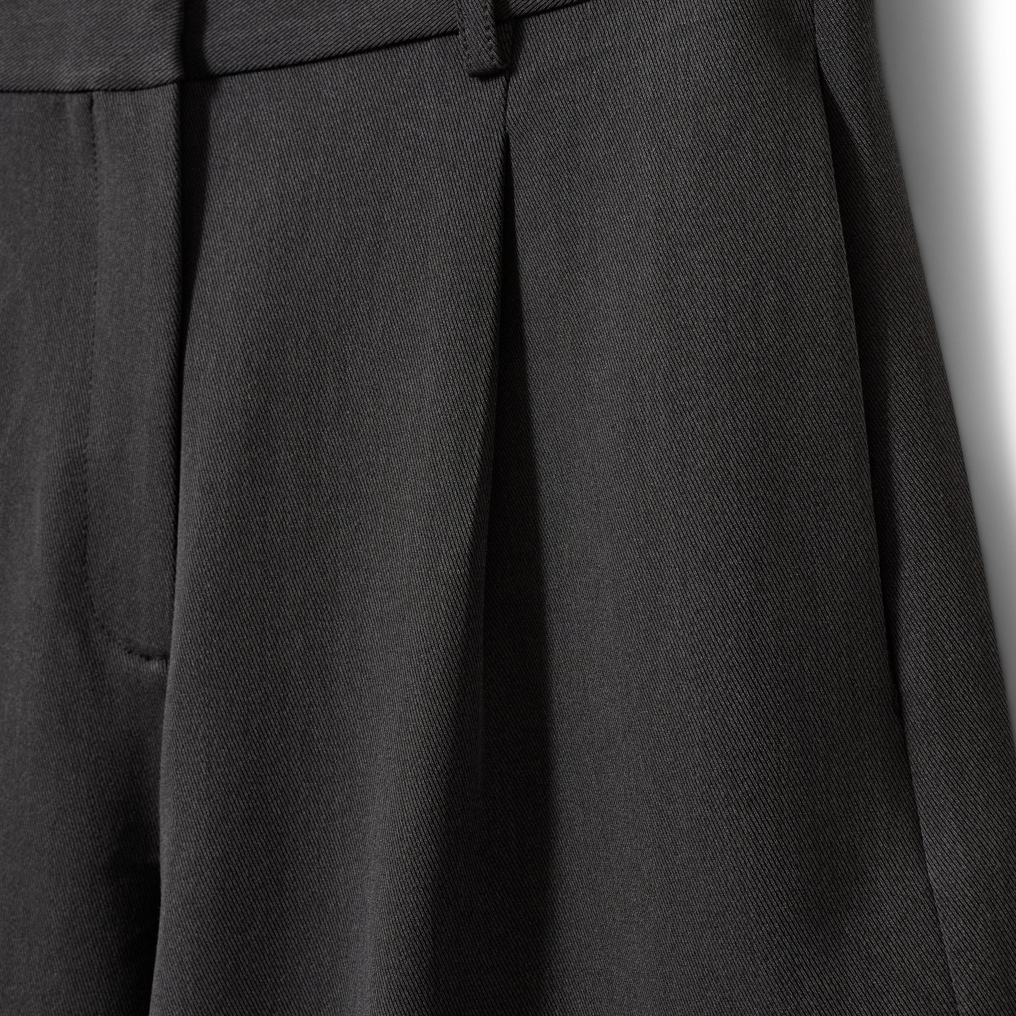 ElsaSW Bermuda Suiting Short, Dark Grey